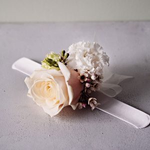 Ladies corsage wrist corsage